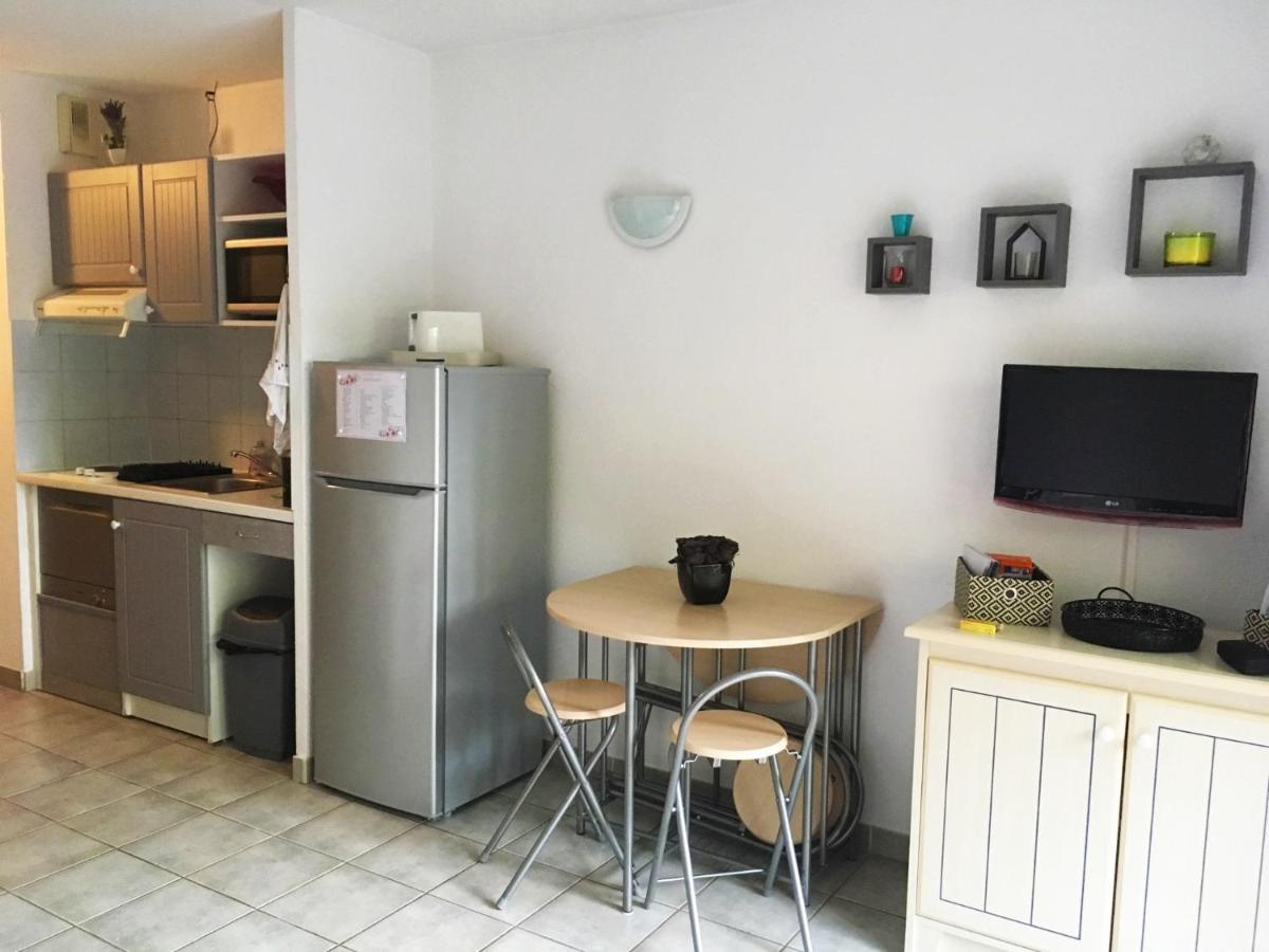 Sanary Sur Mer Appartement 30M2 T2 Avec Terrasse Piscine 10Min A Pied De La Plage Eksteriør billede
