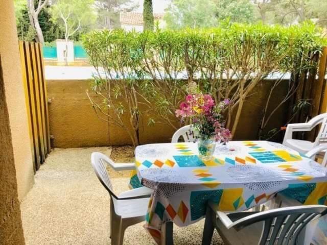 Sanary Sur Mer Appartement 30M2 T2 Avec Terrasse Piscine 10Min A Pied De La Plage Eksteriør billede